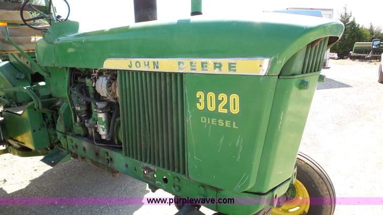 image for item DA8766 John Deere 3020 tractor