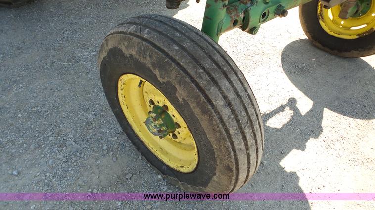 image for item DA8766 John Deere 3020 tractor