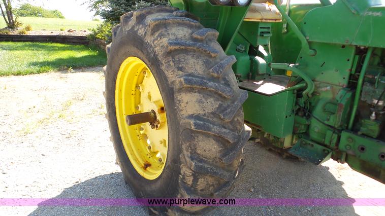 image for item DA8766 John Deere 3020 tractor
