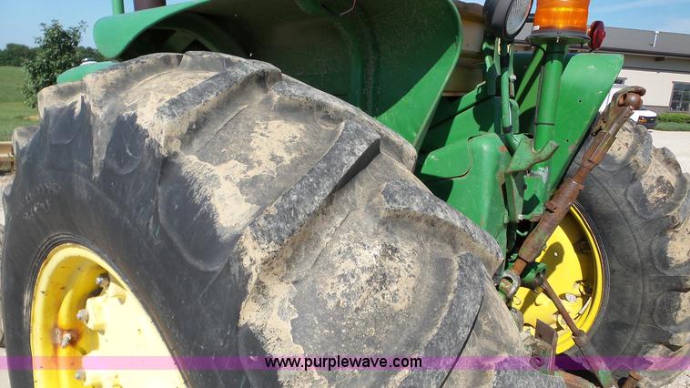 image for item DA8766 John Deere 3020 tractor