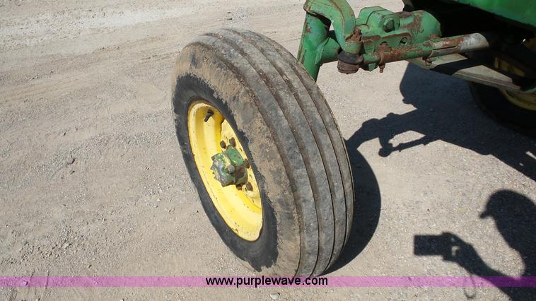 image for item DA8766 John Deere 3020 tractor
