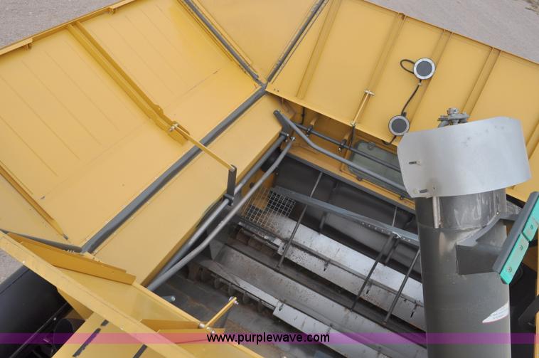 image for item G7472 2006 Lexion 580R combine