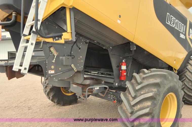 image for item G7472 2006 Lexion 580R combine