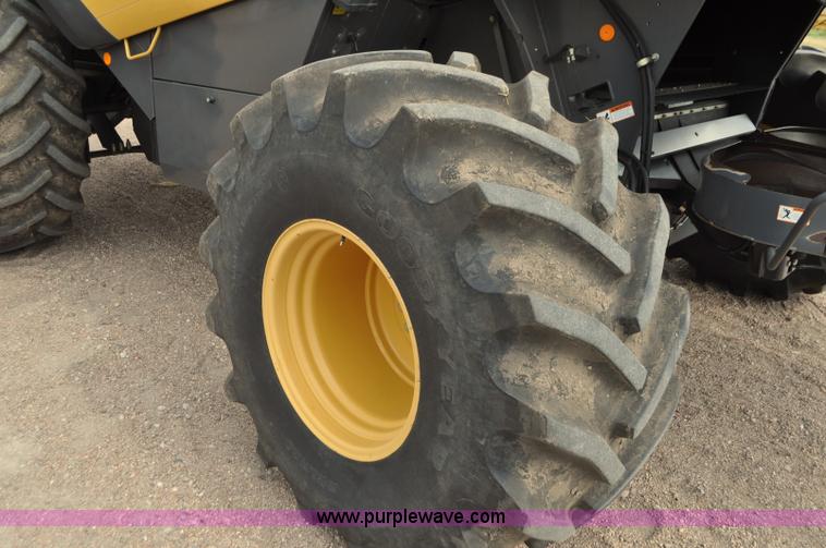 image for item G7472 2006 Lexion 580R combine