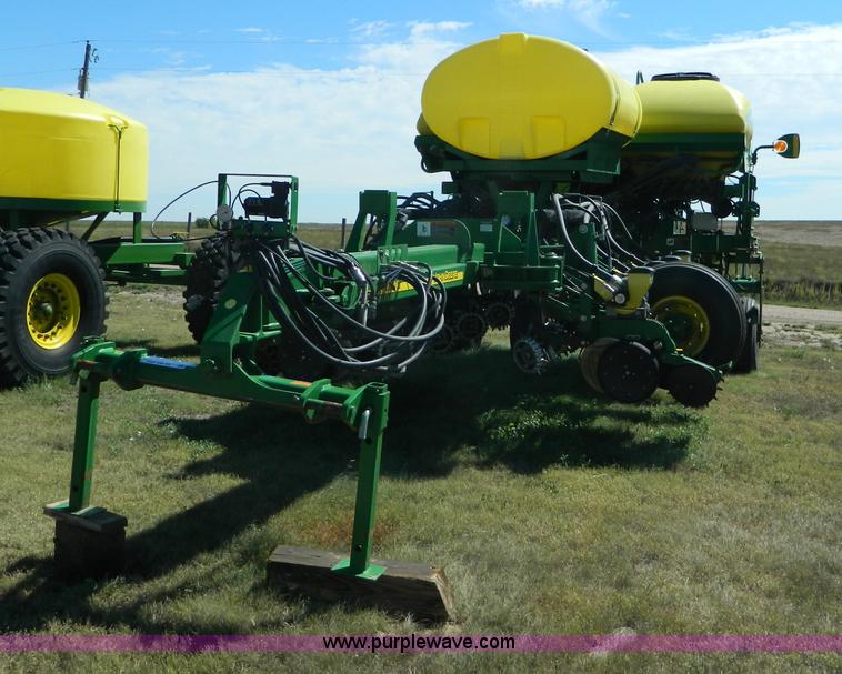 image for item J5110 2008 John Deere 1770NT CCS planter