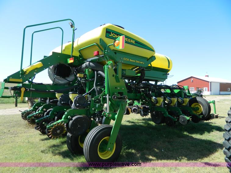 image for item J5110 2008 John Deere 1770NT CCS planter