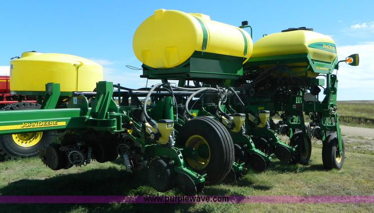 image for item J5110 2008 John Deere 1770NT CCS planter