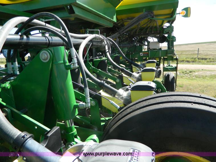 image for item J5110 2008 John Deere 1770NT CCS planter