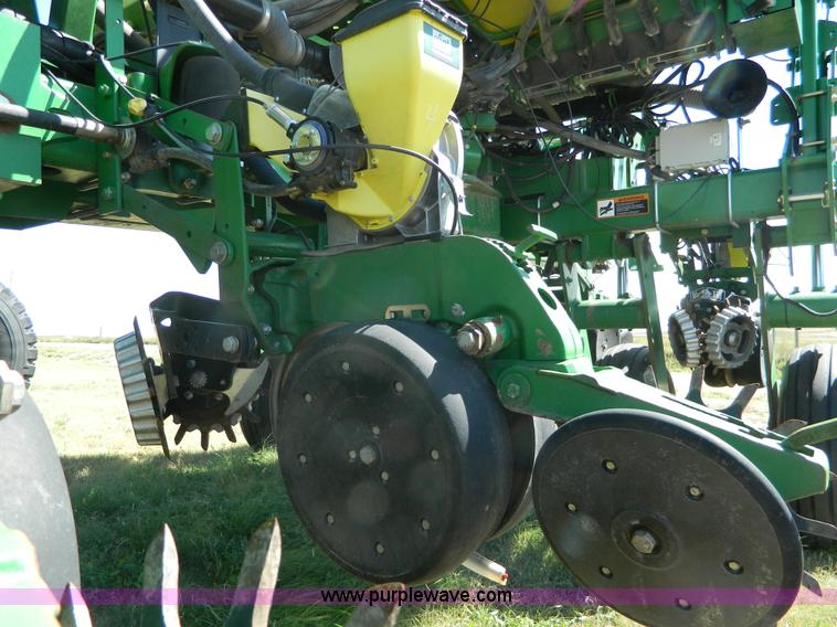 image for item J5110 2008 John Deere 1770NT CCS planter