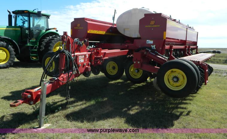 image for item J5112 Sunflower 9421 grain drill