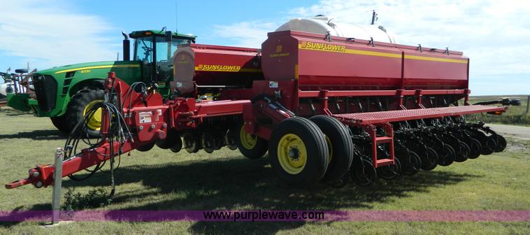 image for item J5112 Sunflower 9421 grain drill