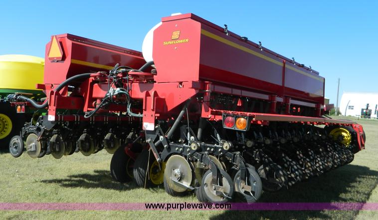 image for item J5112 Sunflower 9421 grain drill