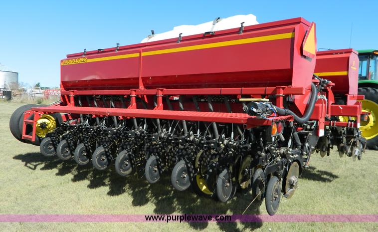 image for item J5112 Sunflower 9421 grain drill