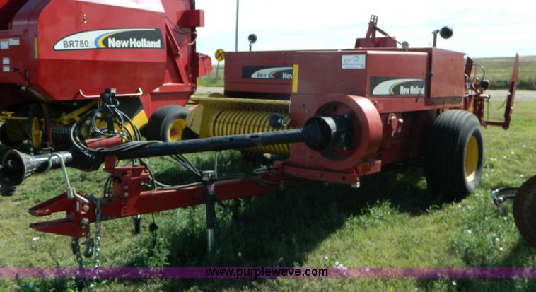 image for item J5118 2005 New Holland 580 small square baler