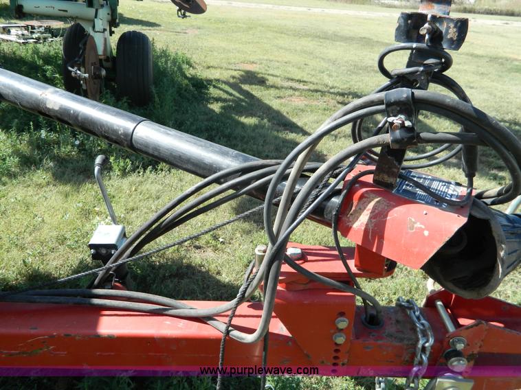 image for item J5118 2005 New Holland 580 small square baler