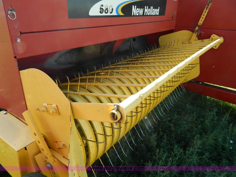 image for item J5118 2005 New Holland 580 small square baler