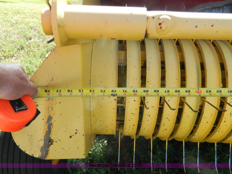 image for item J5118 2005 New Holland 580 small square baler