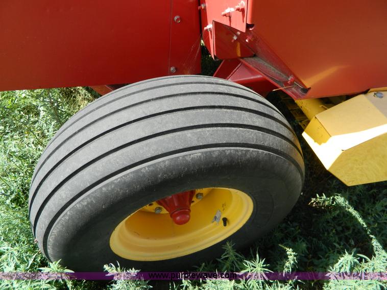 image for item J5118 2005 New Holland 580 small square baler