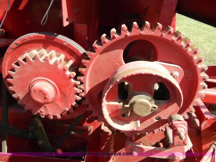 image for item J5118 2005 New Holland 580 small square baler