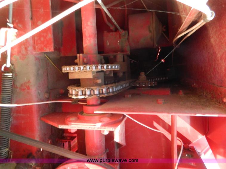 image for item J5118 2005 New Holland 580 small square baler