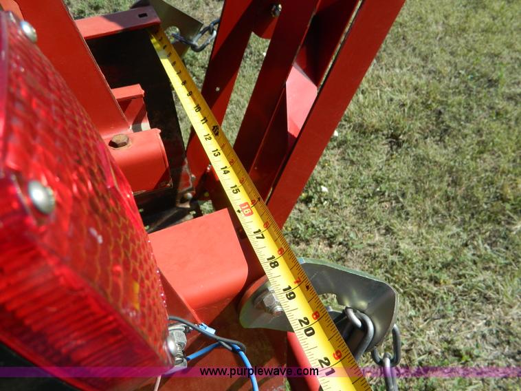 image for item J5118 2005 New Holland 580 small square baler