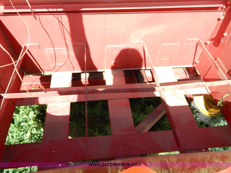 image for item J5118 2005 New Holland 580 small square baler