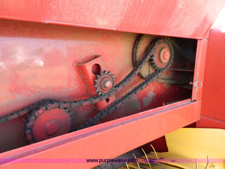 image for item J5118 2005 New Holland 580 small square baler
