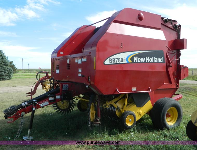 image for item J5119 2006 New Holland BR780A round baler