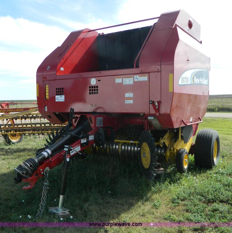 image for item J5119 2006 New Holland BR780A round baler