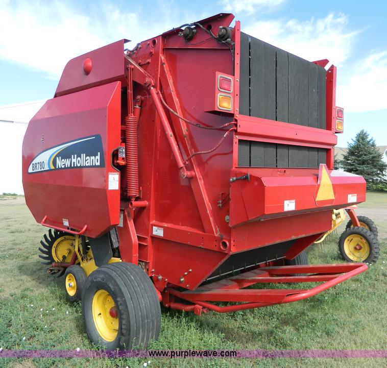 image for item J5119 2006 New Holland BR780A round baler