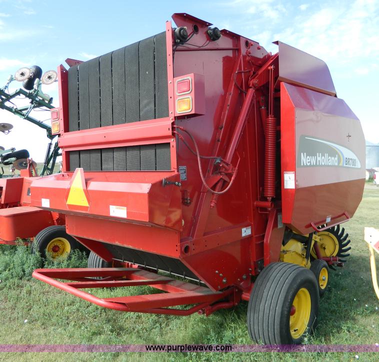 image for item J5119 2006 New Holland BR780A round baler