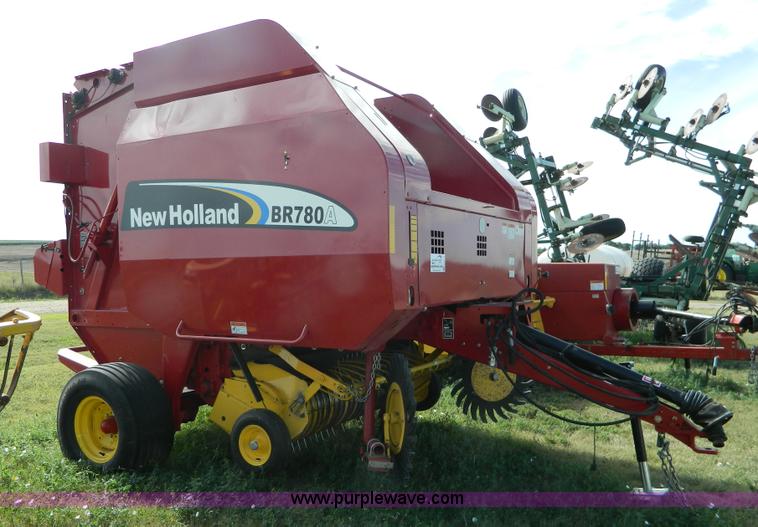 image for item J5119 2006 New Holland BR780A round baler