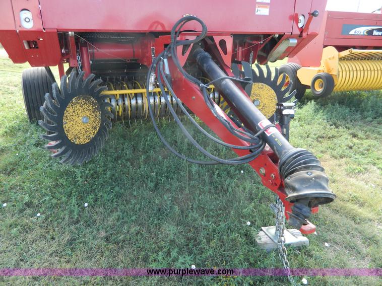 image for item J5119 2006 New Holland BR780A round baler