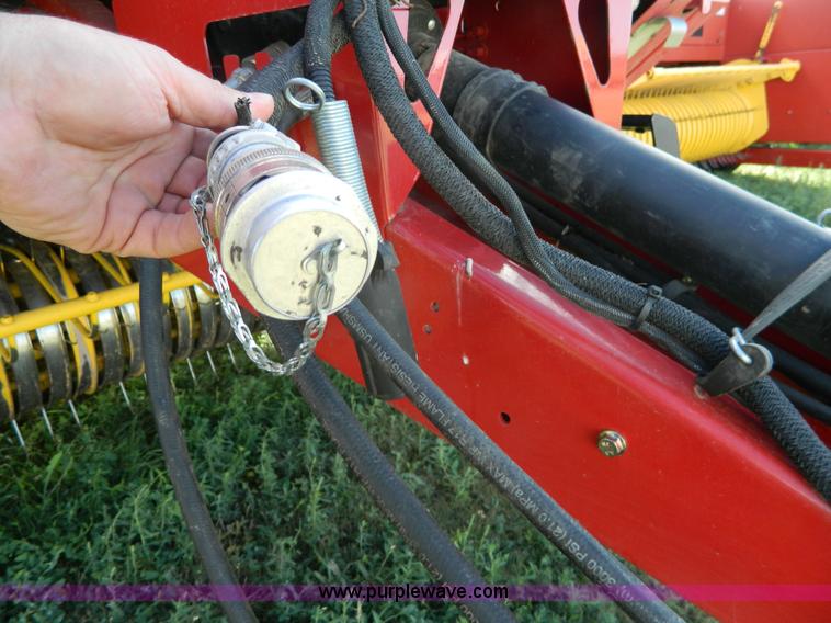 image for item J5119 2006 New Holland BR780A round baler