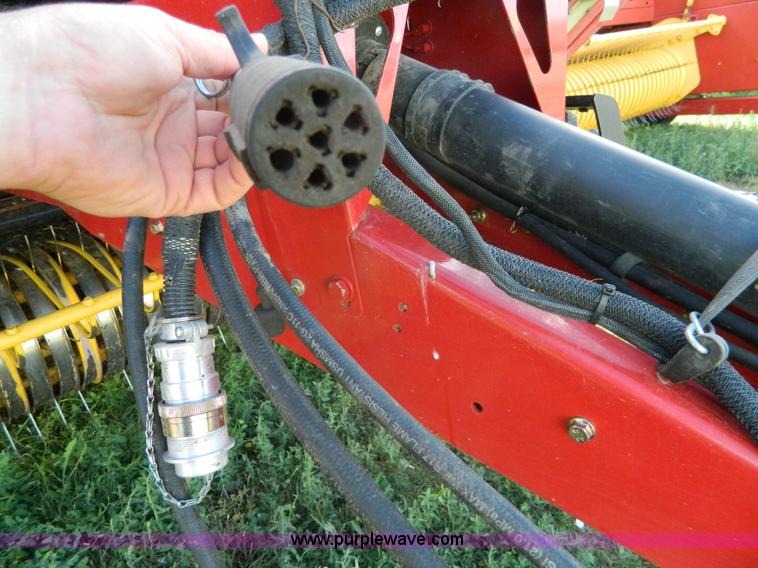 image for item J5119 2006 New Holland BR780A round baler