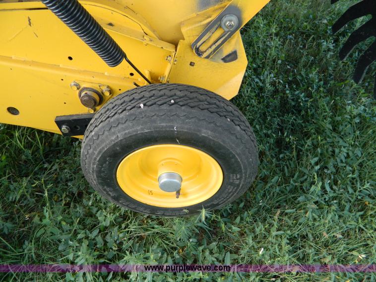 image for item J5119 2006 New Holland BR780A round baler