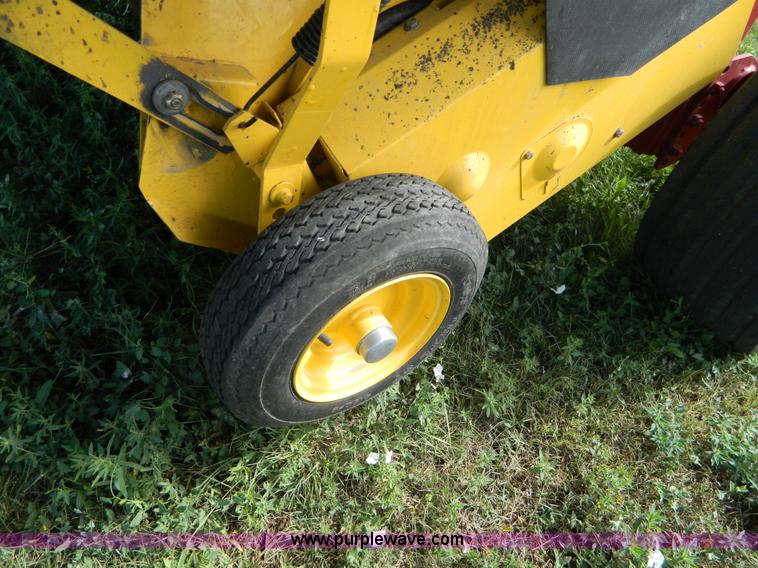 image for item J5119 2006 New Holland BR780A round baler