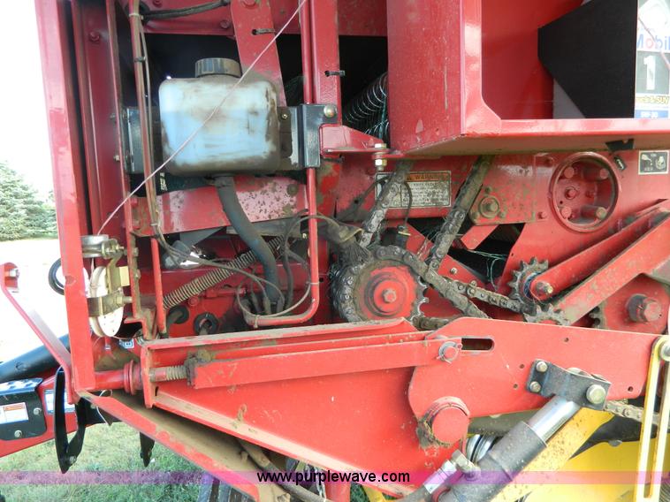 image for item J5119 2006 New Holland BR780A round baler