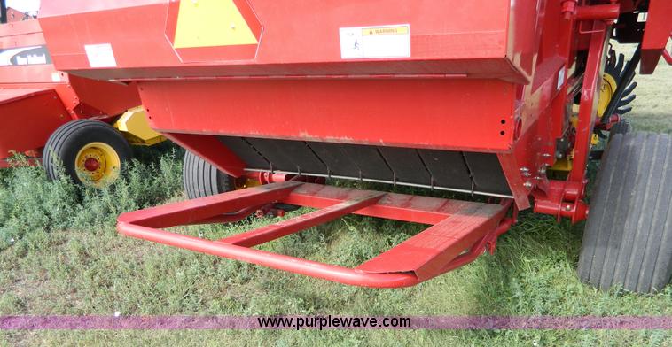 image for item J5119 2006 New Holland BR780A round baler
