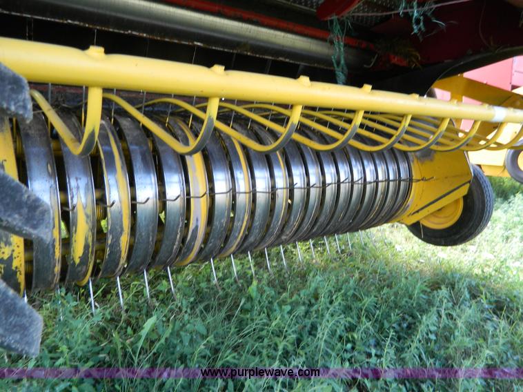 image for item J5119 2006 New Holland BR780A round baler