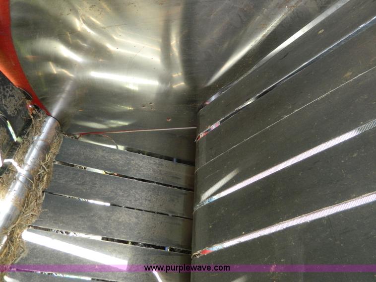 image for item J5119 2006 New Holland BR780A round baler