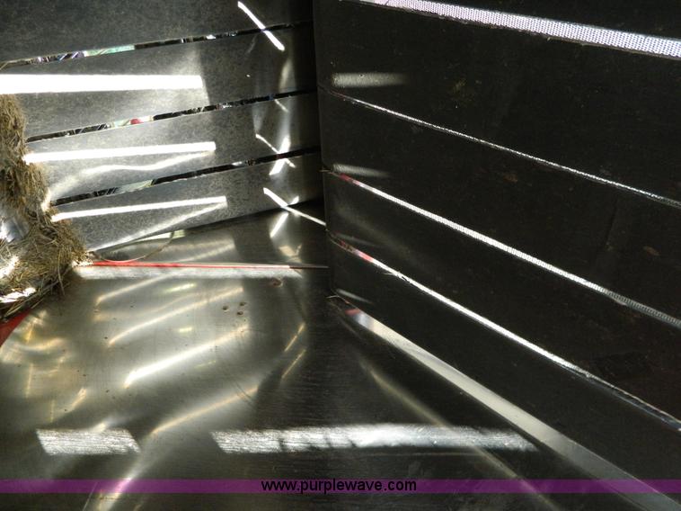 image for item J5119 2006 New Holland BR780A round baler