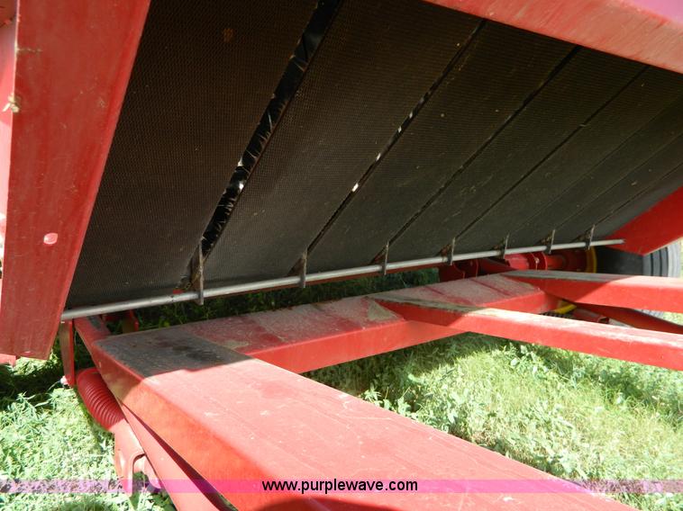 image for item J5119 2006 New Holland BR780A round baler