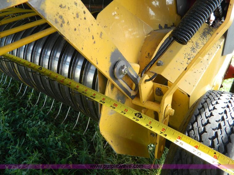 image for item J5119 2006 New Holland BR780A round baler