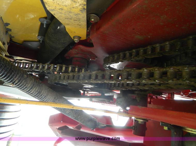 image for item J5119 2006 New Holland BR780A round baler