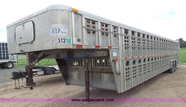 image for item J5472 2004 Wilson TRL livestock trailer