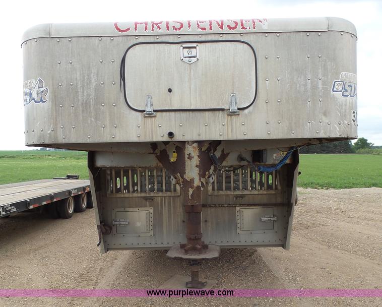 image for item J5472 2004 Wilson TRL livestock trailer