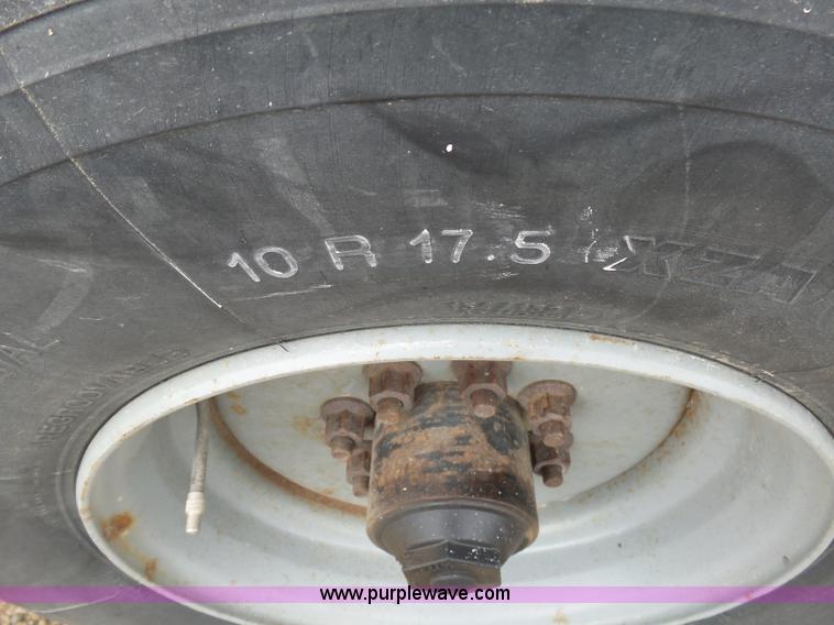 image for item J5472 2004 Wilson TRL livestock trailer