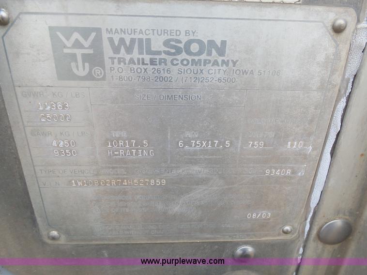 image for item J5472 2004 Wilson TRL livestock trailer