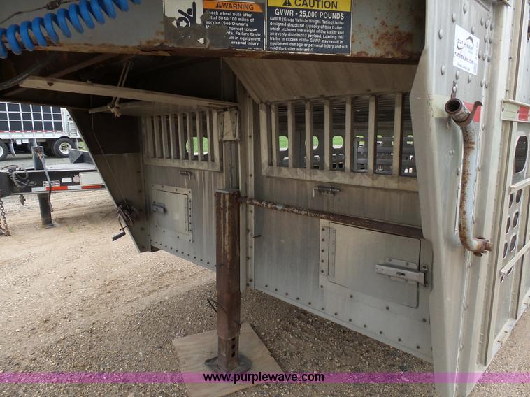 image for item J5472 2004 Wilson TRL livestock trailer